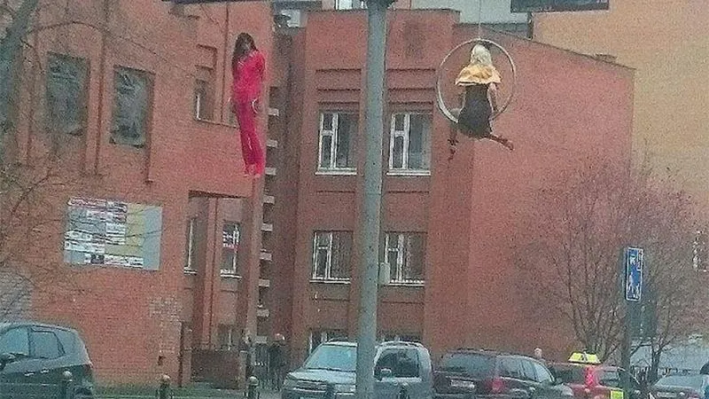 Реклама цирка с повешенными манекенами шокировала жителей Электростали