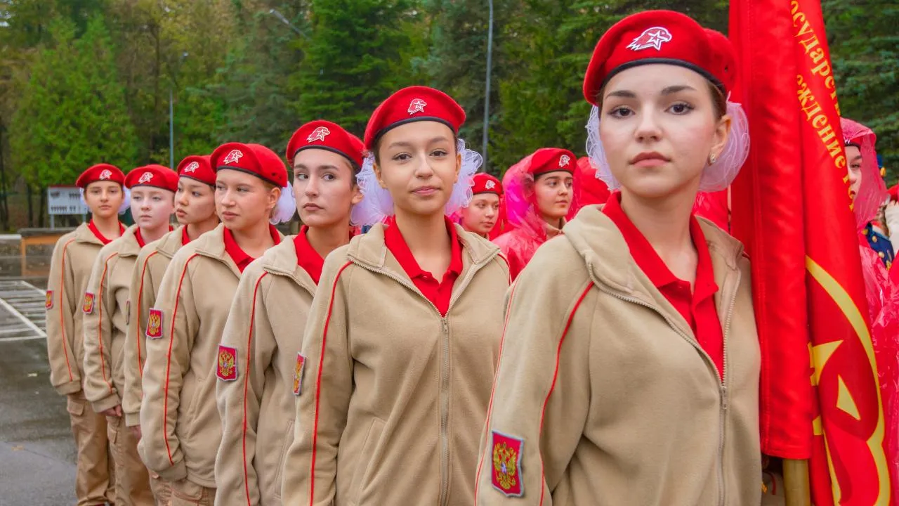 Всероссийская военно-патриотическая игра «Девушки в погонах» проходит в Подмосковье