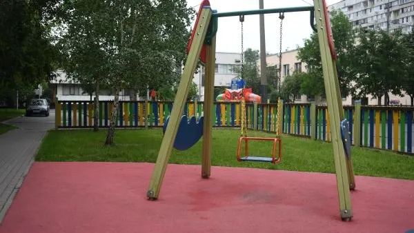 В Уфе девочка получила травму головы, упав с качелей