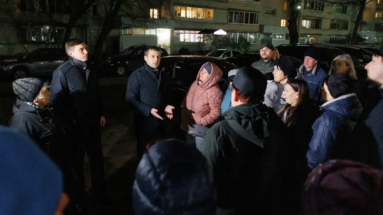 Глава Дубны провел встречу с жителями нескольких домов