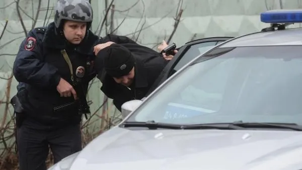 Двух мужчин, находящихся в федеральном розыске, задержали в Королеве