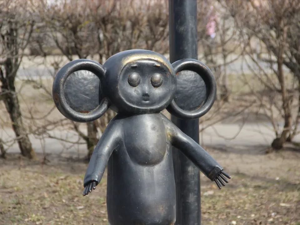 Егорьевский бронзовый чебурашка, установленный на проспекте Ленина. Фото: REGIONS/Василий Тремасов