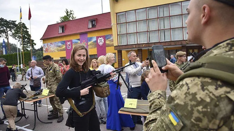 Военный эксперт: «На Украине собираются призывать женщин»