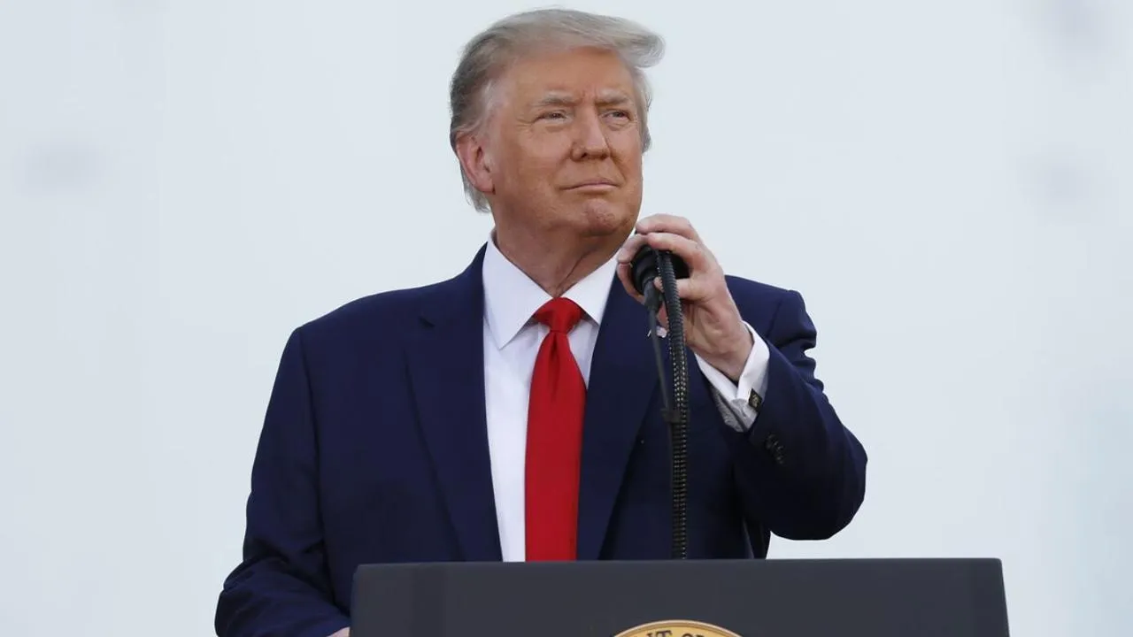 «Возводил бы небоскребы и не позволил бы воровать»: Трампу предложили переехать в РФ и поднимать регионы