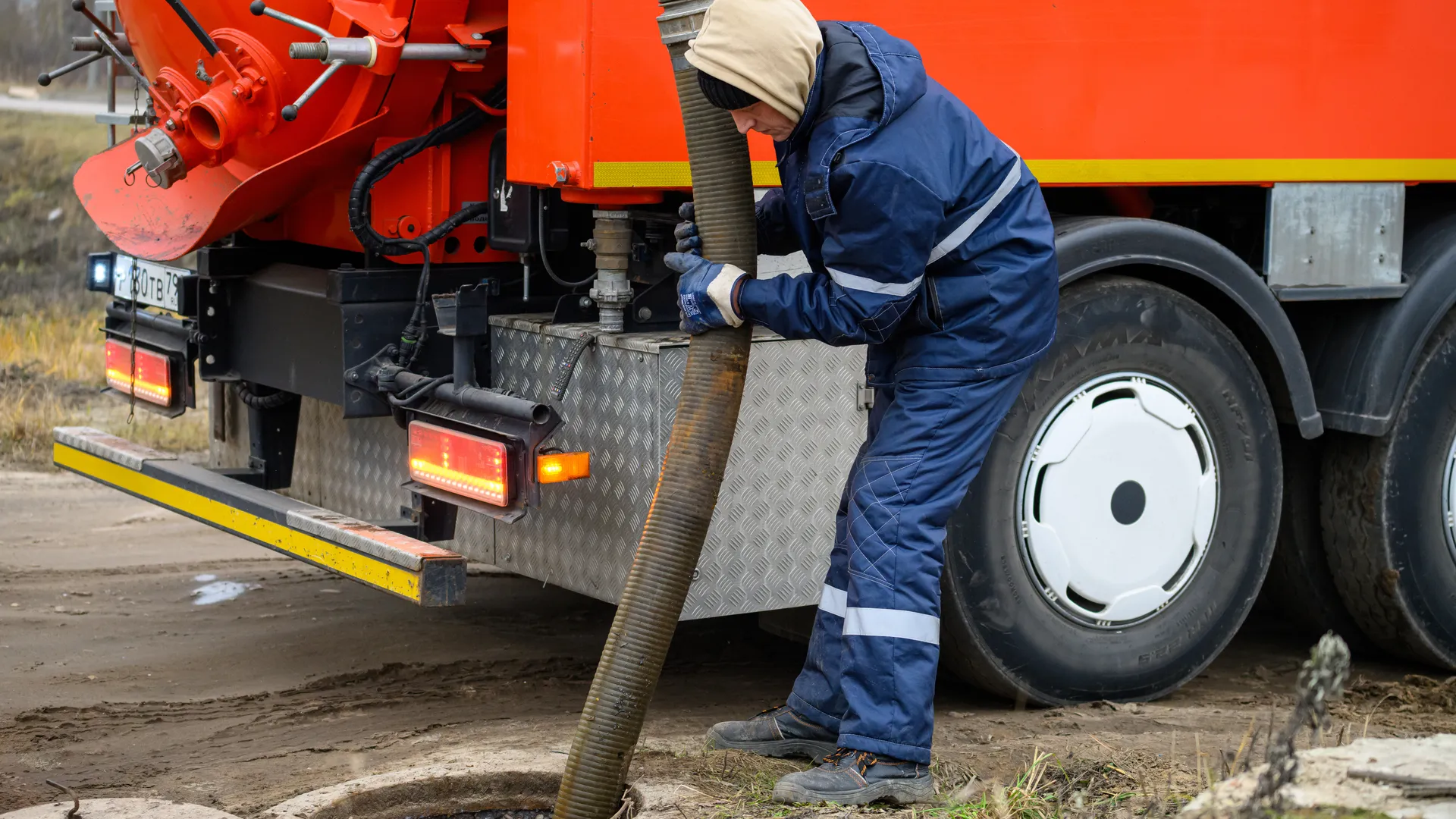 Час пик без воды: жители Кургана в панике — целый город остался без благ цивилизации