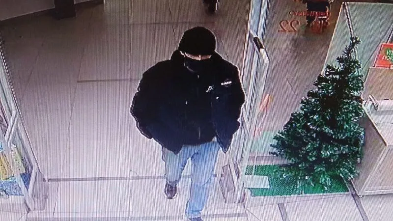 Неизвестный украл электромотоцикл из магазина в Электростали на виду у посетителей