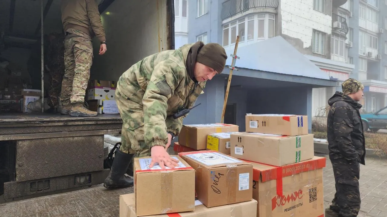 Порядка 50 коробок с помощью привезли подмосковные волонтеры в госпиталь Донецка