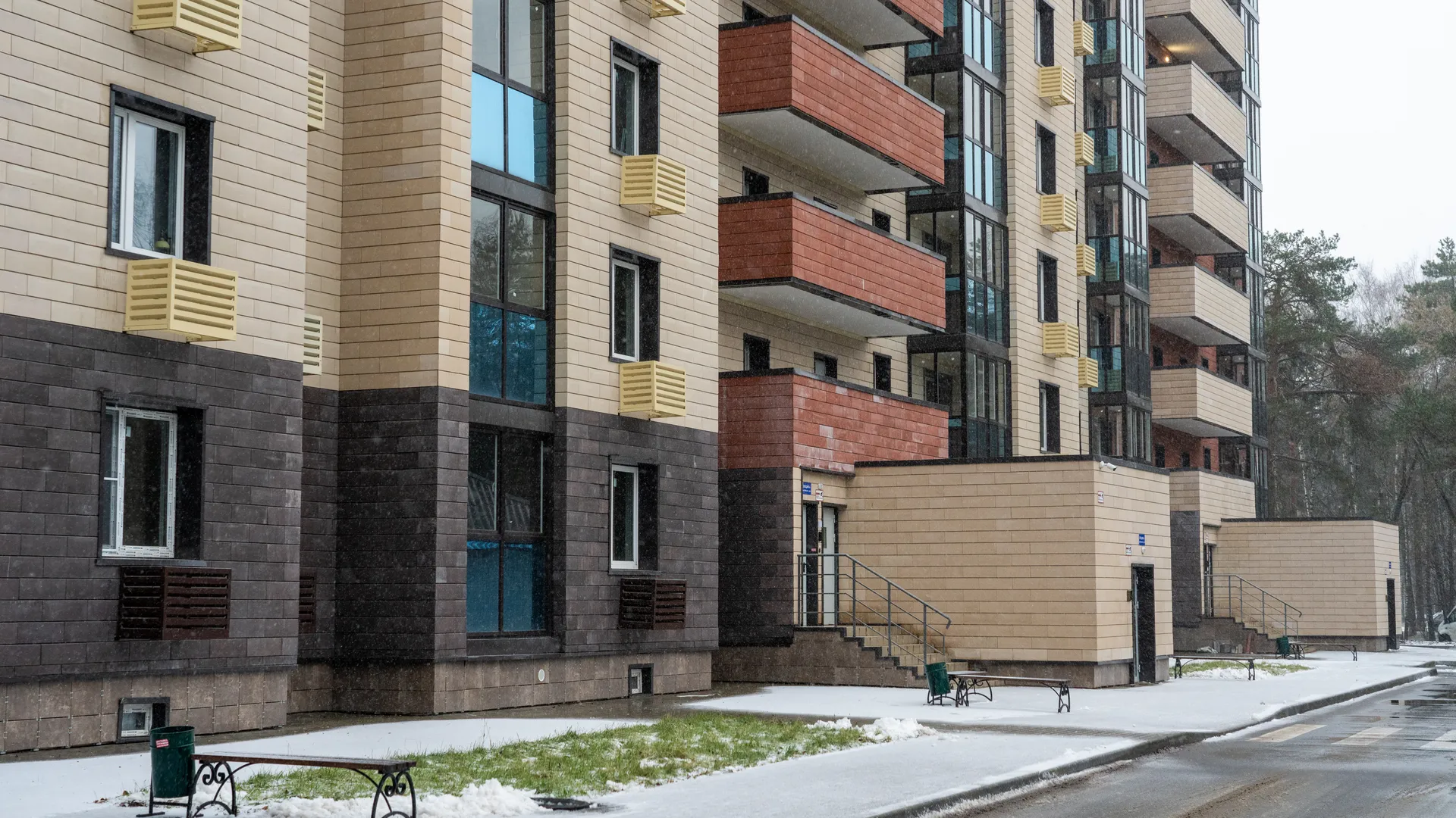 Многоквартирный дом для переселенцев из аварийного жилья в микрорайоне ДЗФС Дмитрова