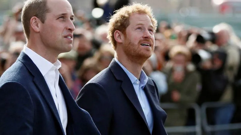 Принцы Уильям и Гарри негативно высказались о журналисте, который брал интервью у их матери