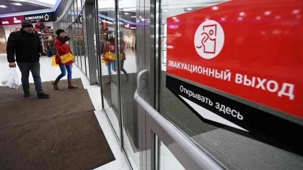 Девушка при помощи отвертки проникла в торговый центр в Кузбассе