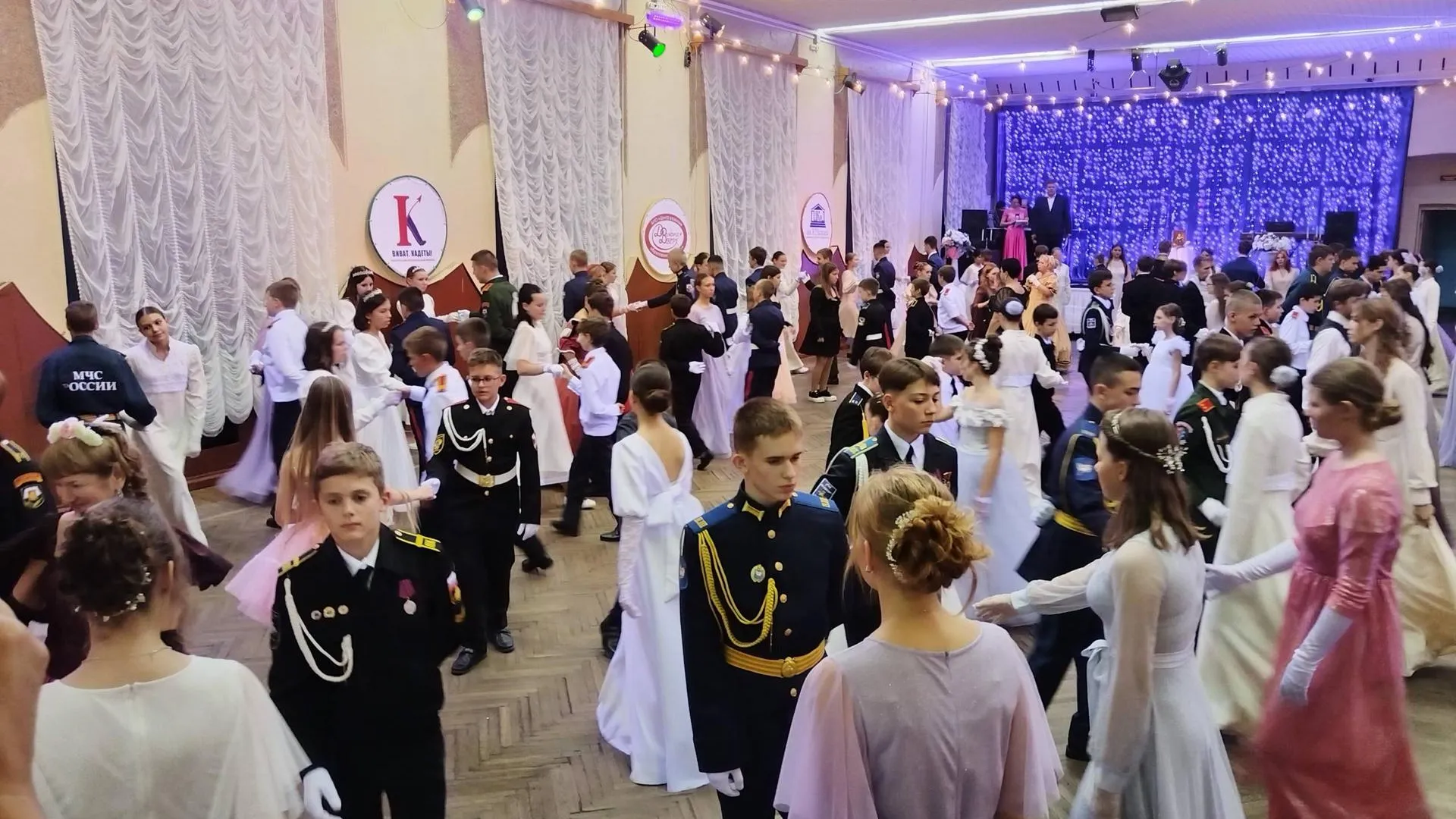 Химкинские кадеты стали участниками бала в императорском дворце
