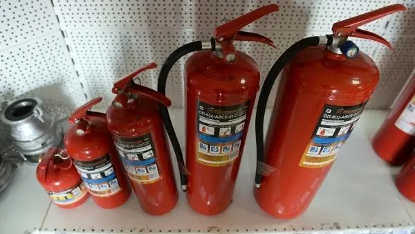 Жителям Подмосковья рассказали, как предотвратить пожар с помощью огнетушителя