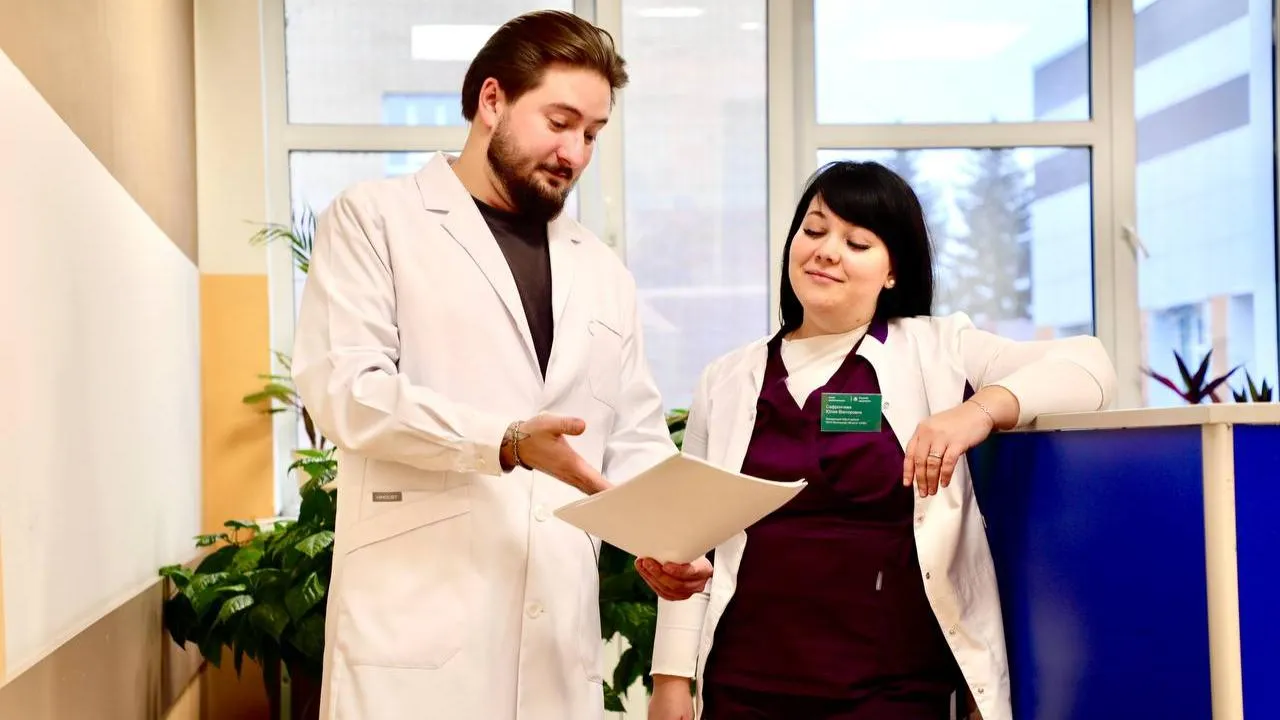 Около 600 человек трудоустроились в больницы Подмосковья по программе «Приведи друга» с января