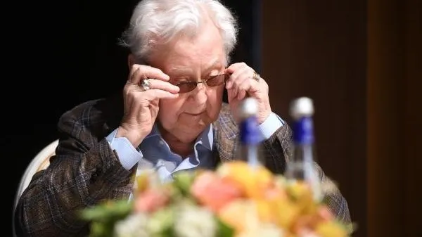 Табаков не решил, будет ли принимать участие в новых сериях «Простоквашино»