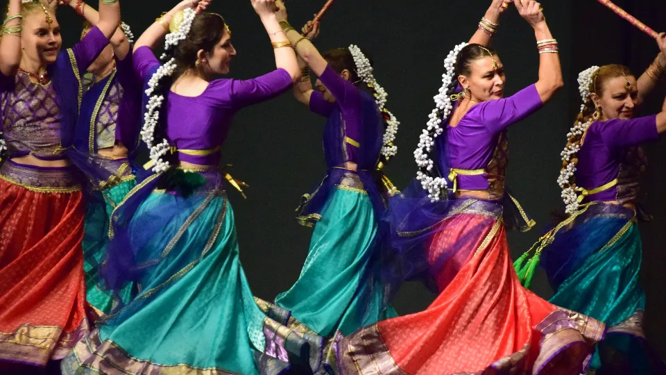 Фото: vk.com/ Индийский танец «ЛилаПрем»