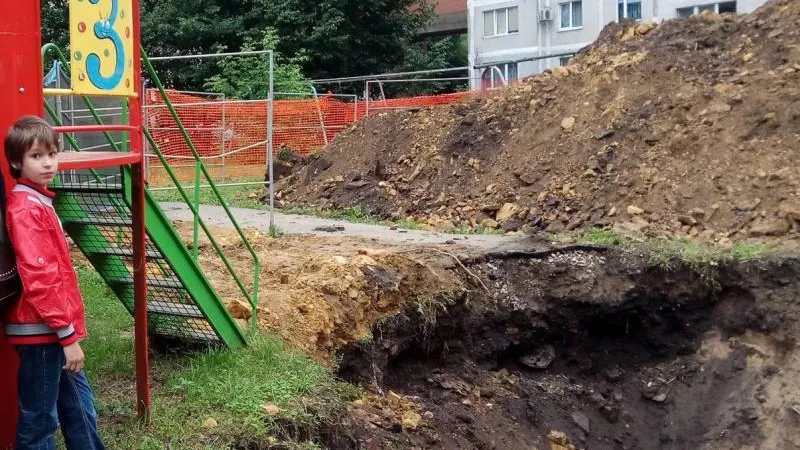Ров вокруг детской площадки закопали в Ногинске после публикации «Подмосковье сегодня»