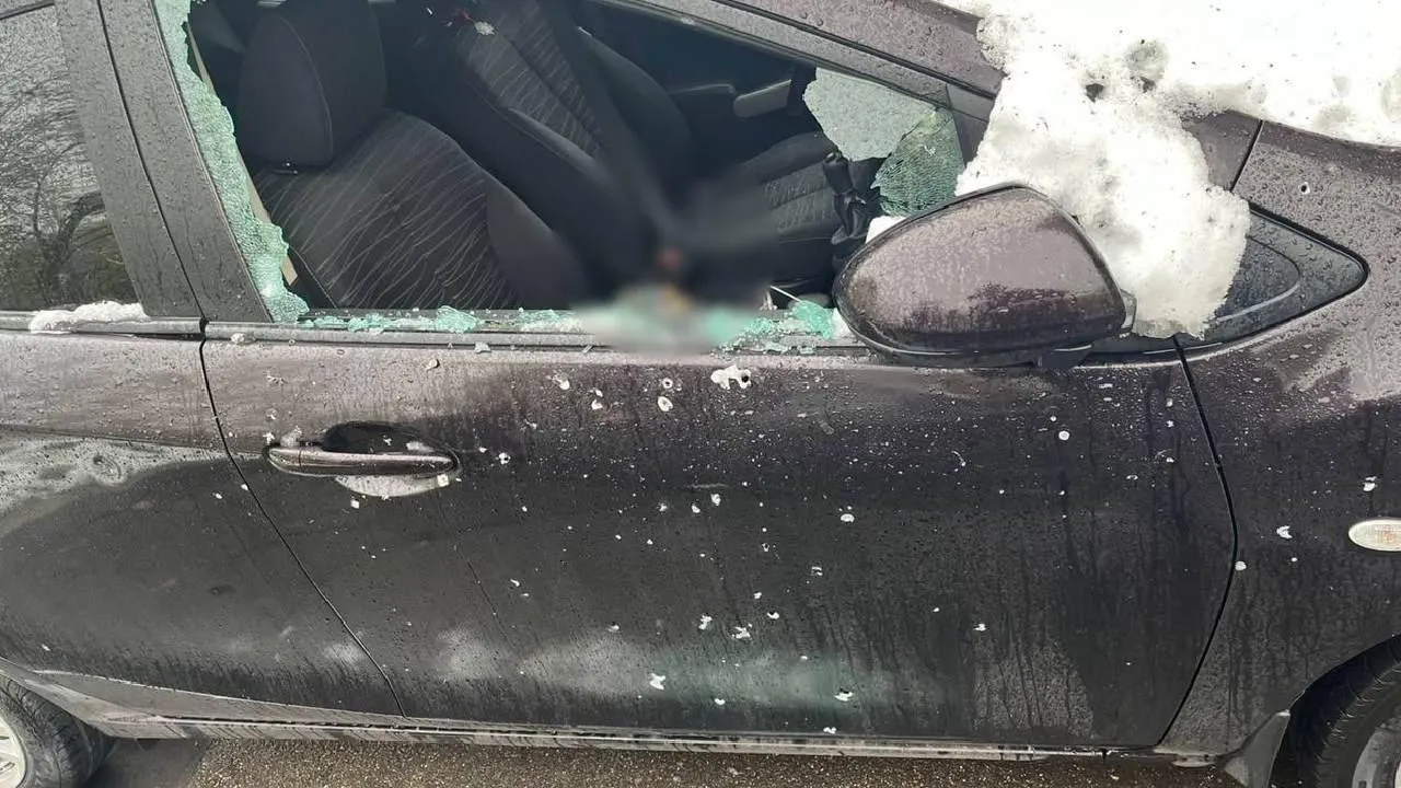 СК: пострадавший при взрыве авто в Москве мужчина находится в реанимации
