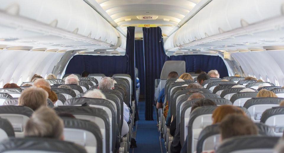 Стюардессы JetBlue отказались убрать фекалии из туалета и сорвали рейс