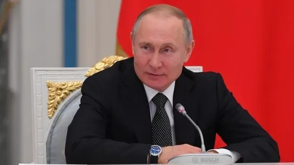 Путин одобрил идею о закреплении в Конституции норм о бережном отношении к детям