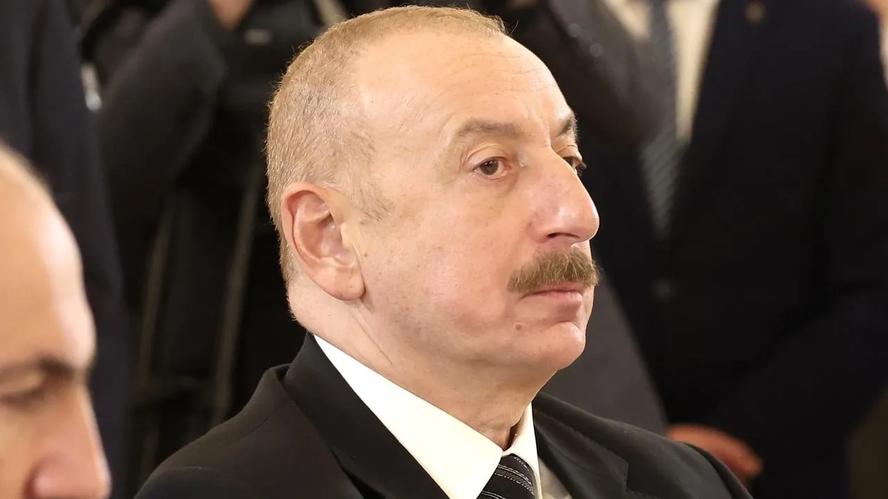 Алиев указал на вмешательство Макрона в беспорядки в Грузии