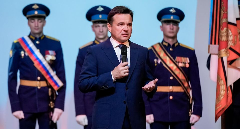 Воробьев возложил цветы к мемориалу погибших разведчиков 45-й бригады спецназа ВДВ