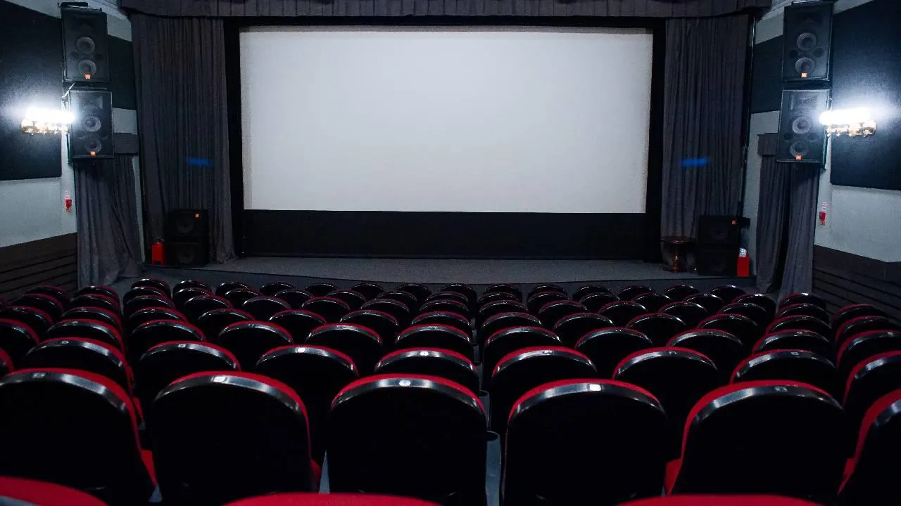 Properm.ru: в фильме «Культурная комедия» используют стереотип о пьяных поэтах