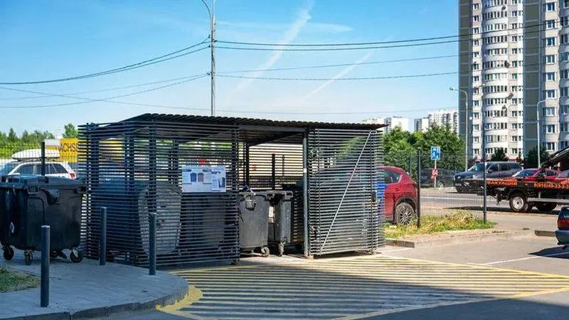 В Ленинском округе водители могут получить штраф за парковку возле контейнерных площадок