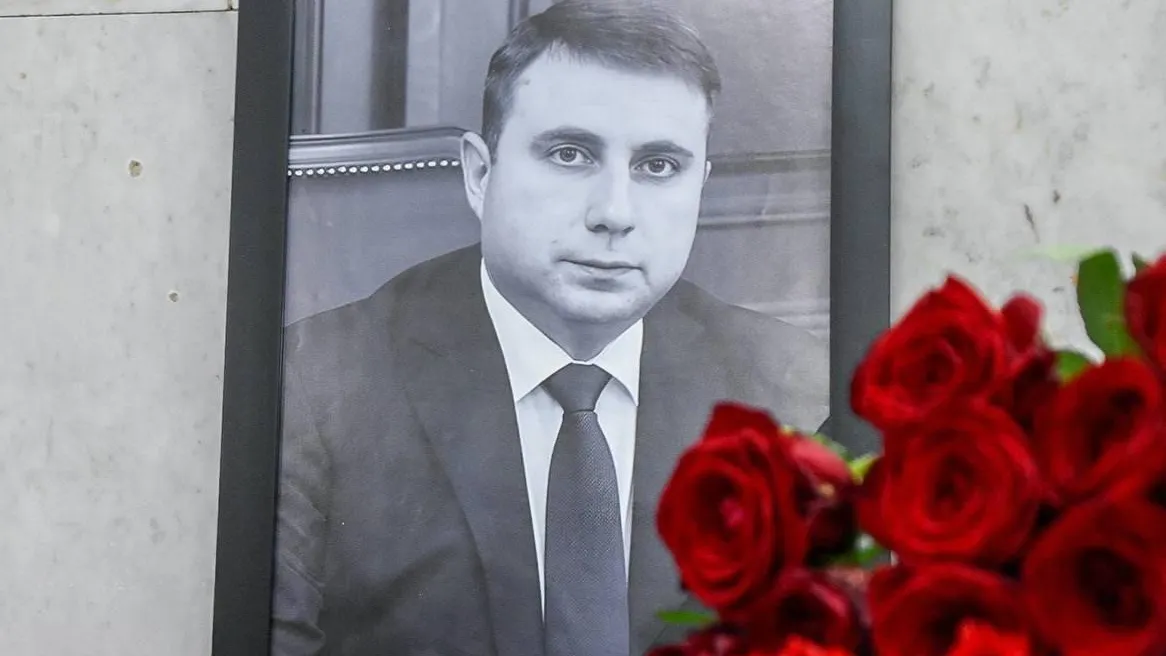 Депутаты Мособлдумы почтили память Дмитрия Жарикова минутой молчания