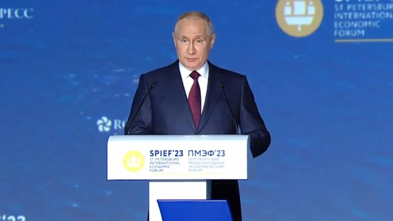 Путин заявил, что Россия постепенно слезает с «нефтяной иглы»