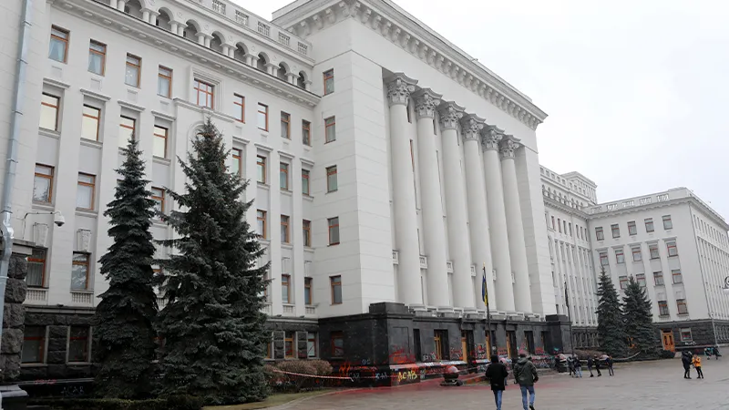 Украинские чиновники уходят, чтобы не нести ответственность за ситуацию в стране – мнение политолога