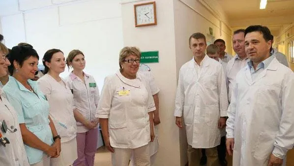 Губернатор поздравил медицинских работников с профессиональным праздником