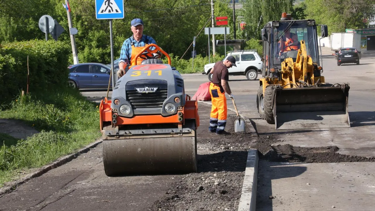 Вторсырье начали использовать при строительстве и ремонте дорог в Подмосковье