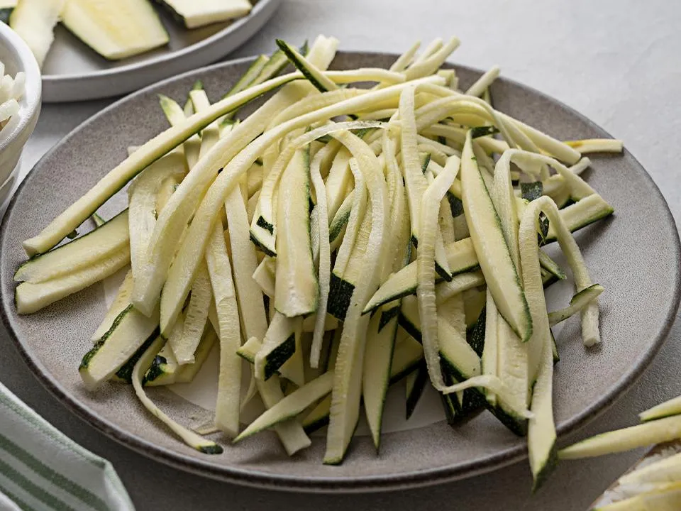 Перестаньте закатывать икру: лучшие способы, как необычно и вкусно приготовить кабачки
