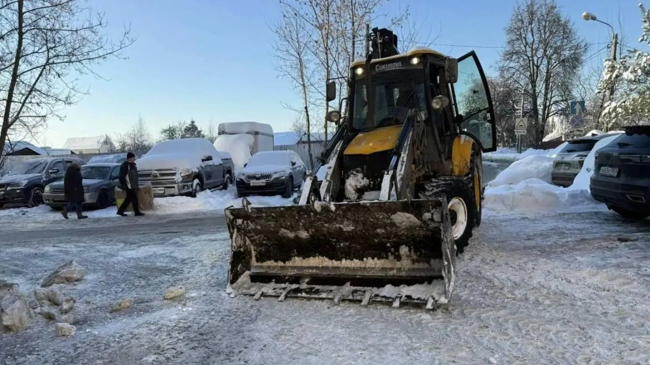 В Подмосковье на уборку снега вывели около 1,4 тыс. единиц спецтехники