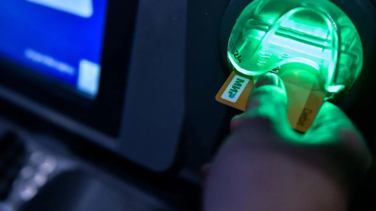 Пенсионеры, выдворенные из Латвии, смогут получать российскую пенсию