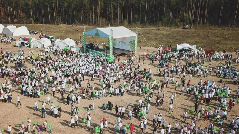 «Хочу поблагодарить всех». Губернатор МО поучаствовал в акции «Наш лес» в Одинцовском районе