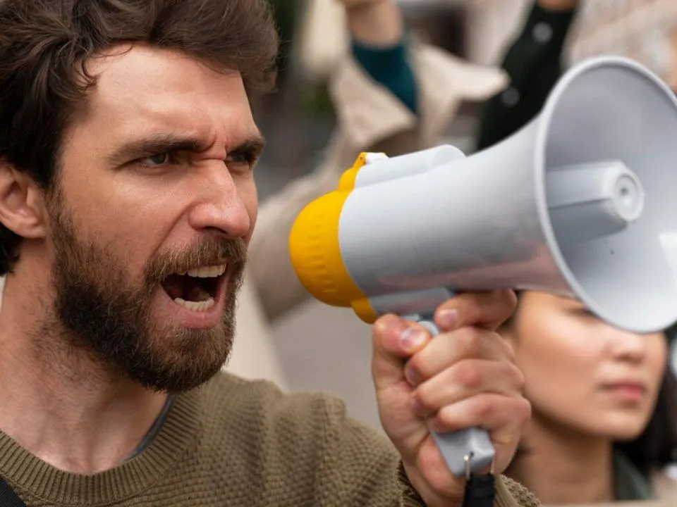 «Кричали неприятные вещи»: жительница Москвы рассказала, как относятся к русским в Латвии