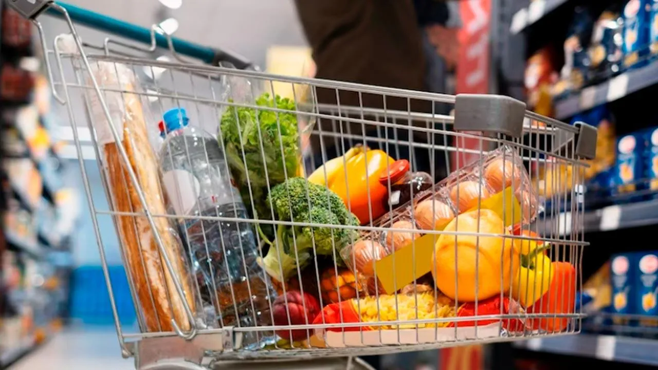 Товаровед рассказала, можно ли получить компенсацию за испорченный продукт с действующим сроком годности