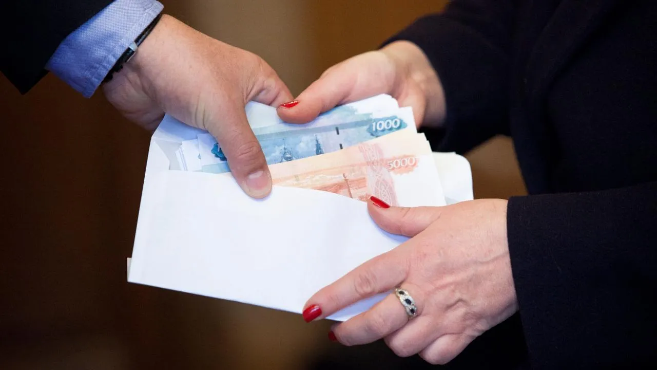 Грозит уголовная ответственность: почему не стоит работать в компании с зарплатой в конверте