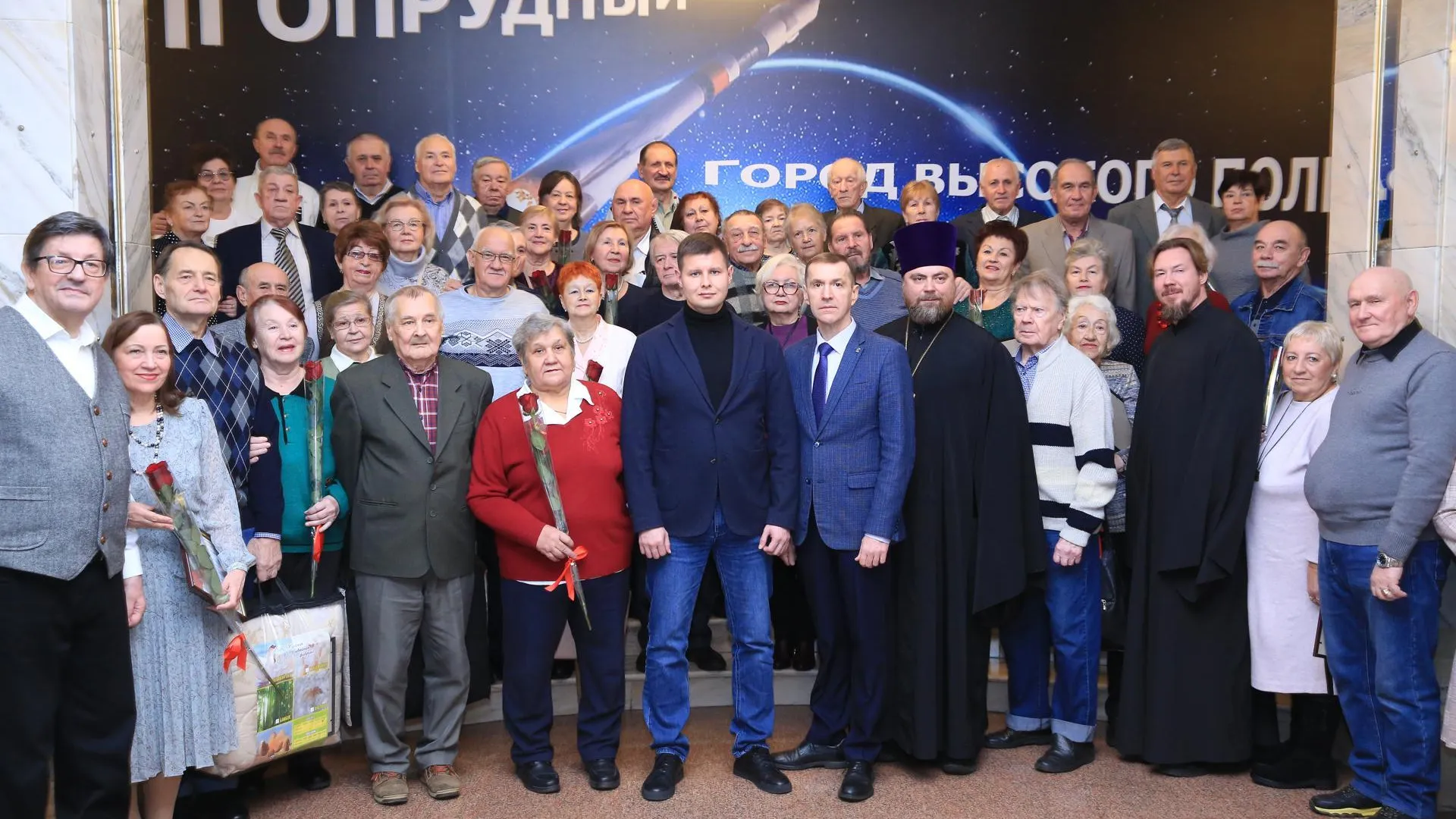 Глава округа Долгопрудный поздравил юбиляров семейной жизни