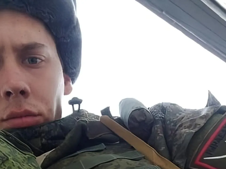 «Называл Сашу своим сыном»: сослуживцы и друзья бойца СВО приезжают к матери погибшего товарища