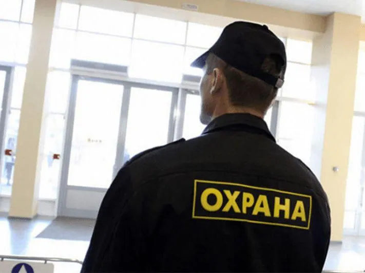 «Я его хорошо понимаю»: сотрудница ТЦ рассказала, почему охранник избил школьника в Зеленограде