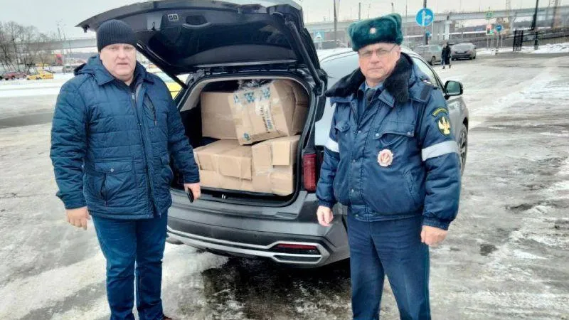Перевозчики из Подмосковья собрали более центнера гуманитарной помощи бойцам