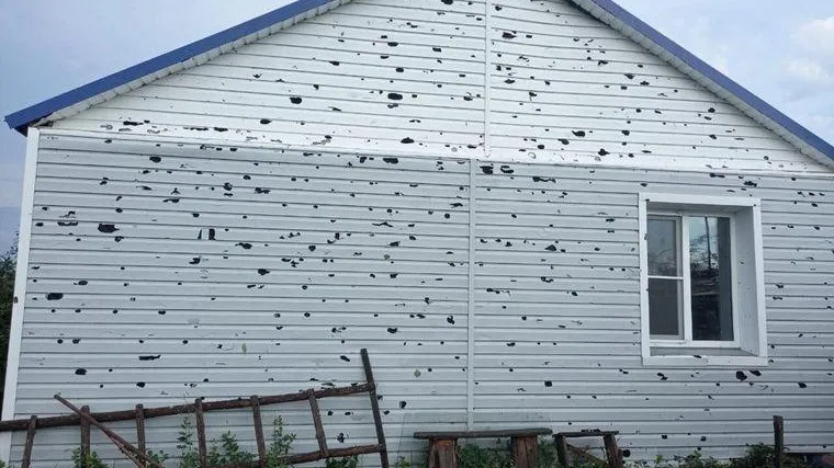 В Курганской области град повредил жилые дома