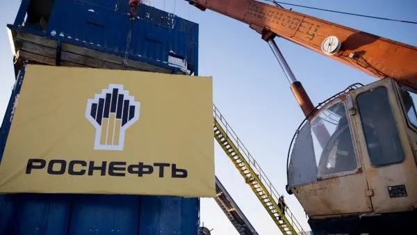 Санкции США против Ирана и Венесуэлы «сыграли на руку» российским нефтяным компаниям