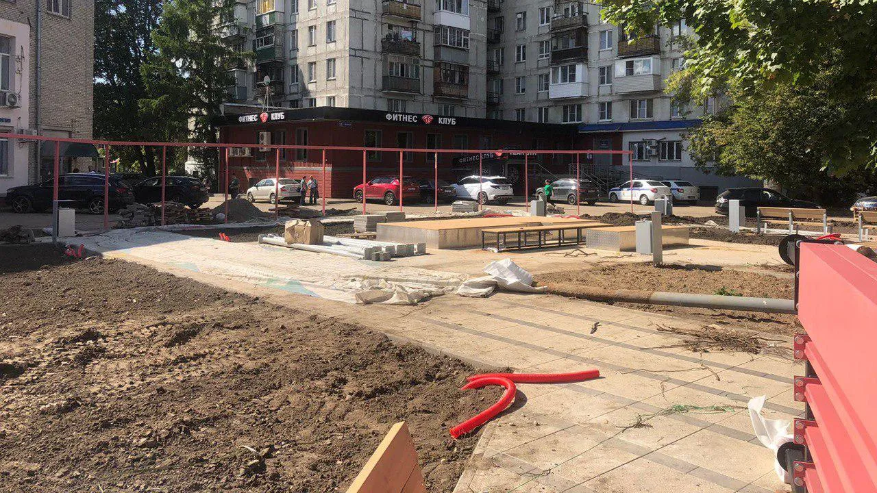 Сквер Ликвидаторов продолжают благоустраивать в подмосковной Лобне