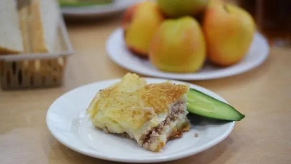 Творожная запеканка стала самым любимым блюдом россиян в школьных столовых