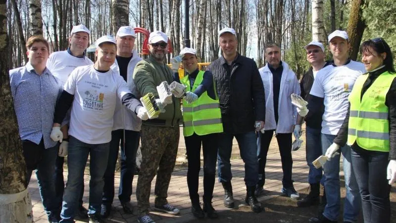 В Детском парке Наро-Фоминска спилили сухие ветви и убрали мусор