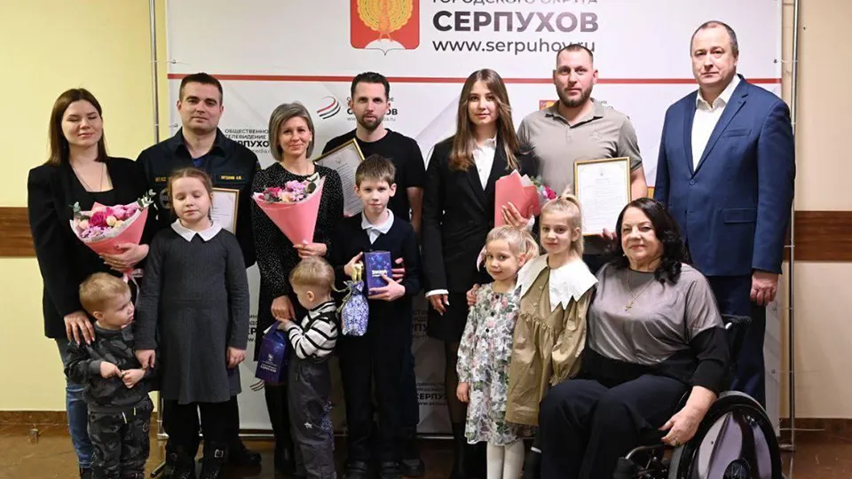 На церемонии торжественного вручения сертификатов в администрации округа. Фото: пресс-служба администрации г.о. Серпухов