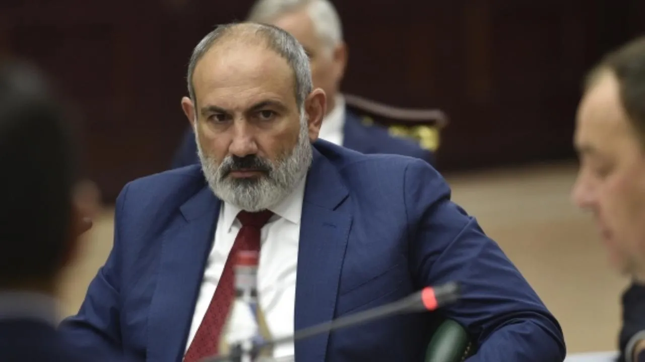 Армянский премьер отказался подавать в отставку при любых условиях